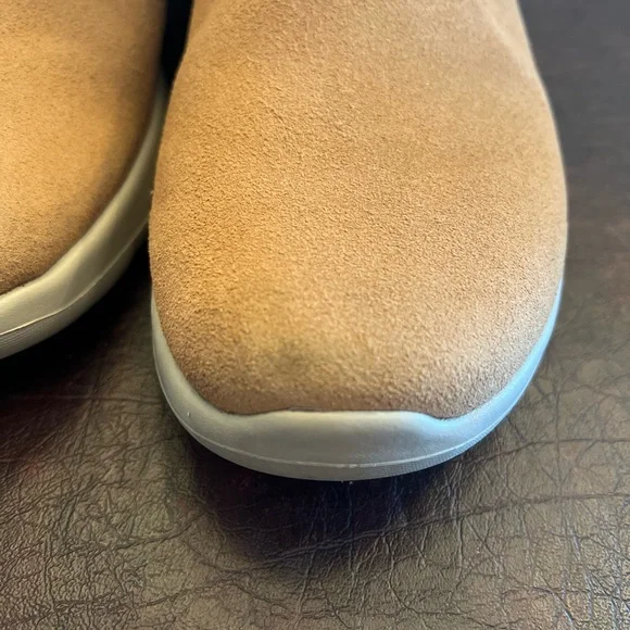 Skechers Tan and White Winter Boots with Fleece Accents - Picture 7 of 11